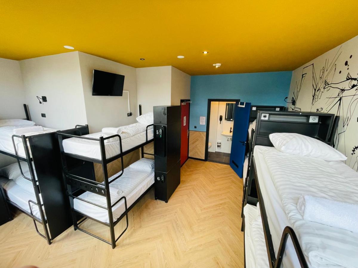 Cama en habitación compartida mixta de 8 camas